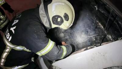 Hatay’ın Arsuz ilçesinde bulunan Karağaç Şarkonak Mahallesi’nde, bir apartmanın çatı