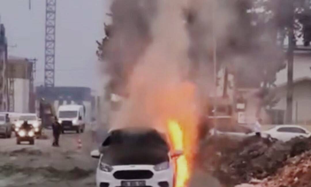 Antakya’da Gaz Sızıntısı Paniği: Araç Alev Aldı Antakya Atatürk Lisesi mevkiinde meydana gelen gaz sızıntısı, trafikte korku