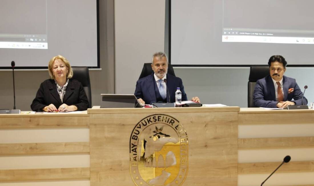 Öntürk: “Bu dönem Hatay’ı raylı sisteme kavuşturuyoruz” Hatay Büyükşehir Belediyesi (HBB) Aralık Ayı Olağan Meclis Toplantısı, Büyükşehir