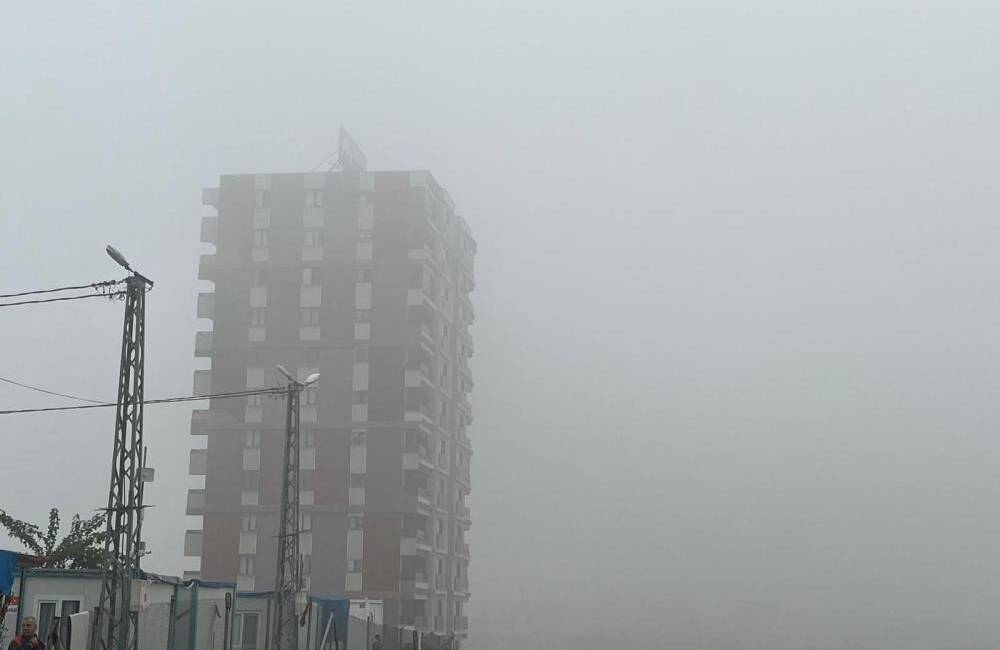 Hatay’ın Antakya ilçesinde sabah saatlerinde etkili olan sis, kentte sürücülere