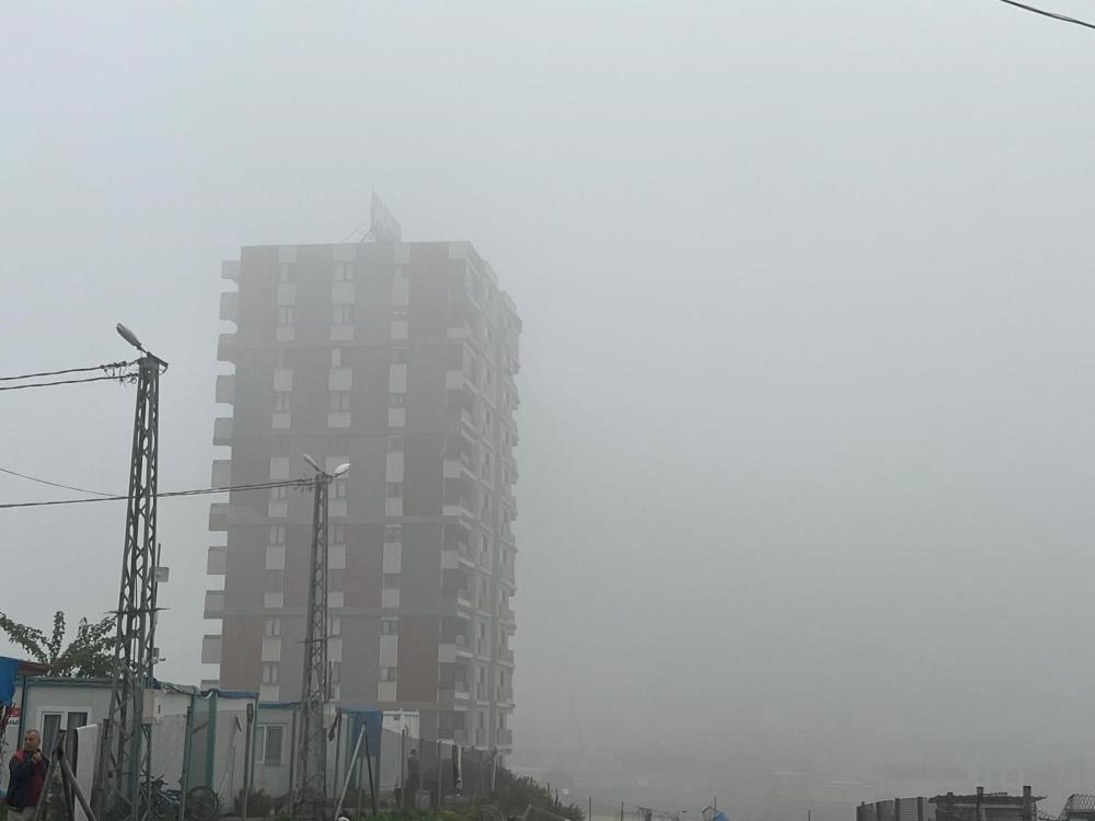 Sis ve yağış Antakya’yı teslim aldı