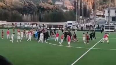 Hatay’da oynanan U17 Akademi Ligi karşılaşmasının ardından saha kenarında başlayan