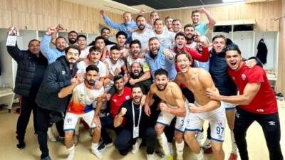 Teknik direktörlük görevine geçtiğimiz hafta milli futbolcu Gökhan Zan’ı getiren