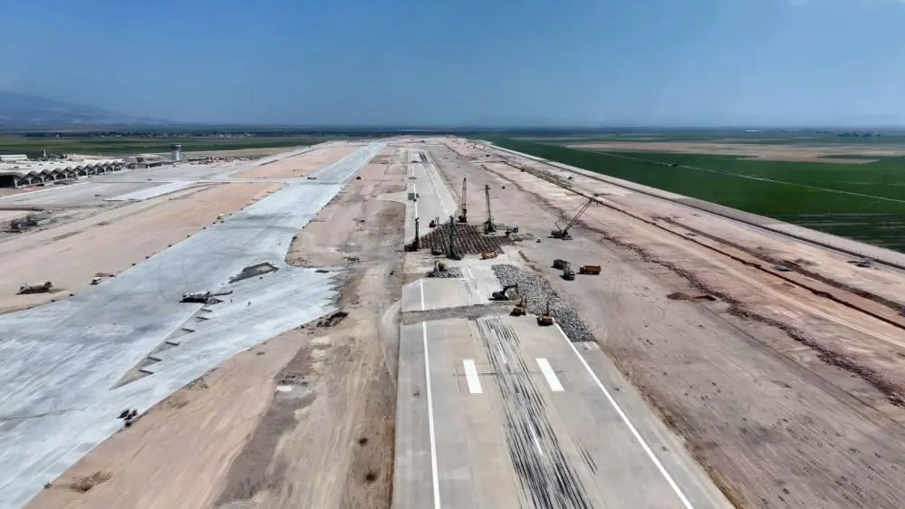 Yardımcı pist tamamlanarak hava trafiğine açıldı, 9 uçak park kapasiteli