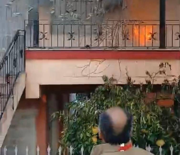 Hatay’da bir müstakil evde çıkan yangın, itfaiye ekiplerinin zamanında müdahalesi