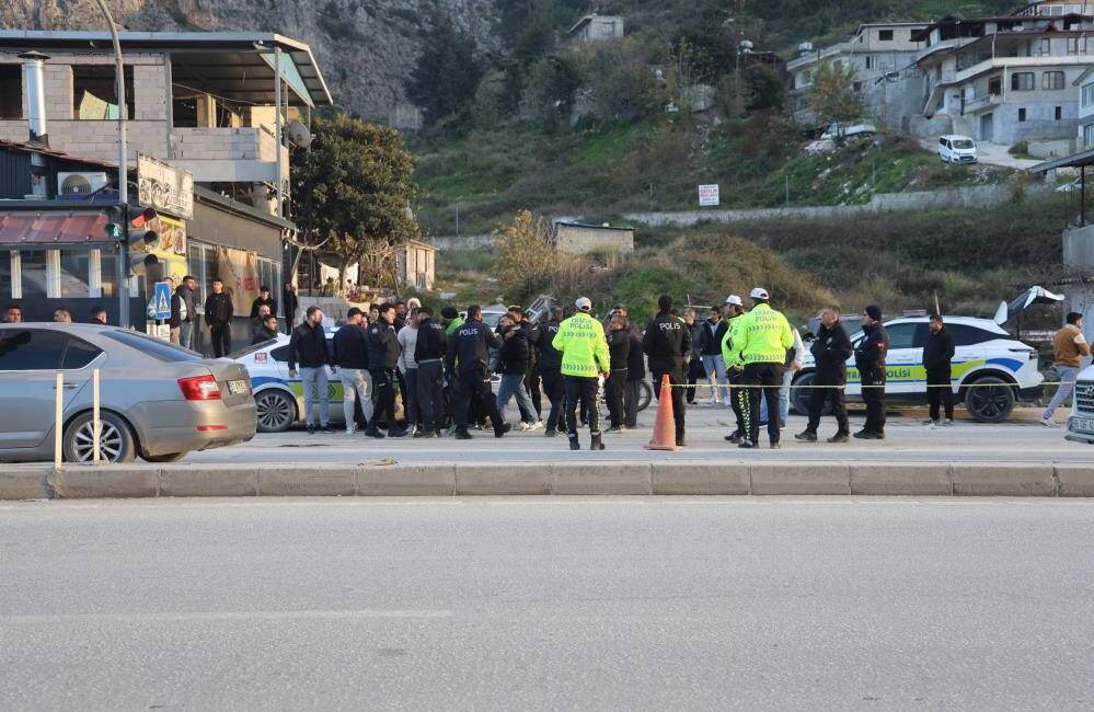 Hatay’ın Antakya ilçesinde beton mikseri ile motosikletin karıştığı feci kazada