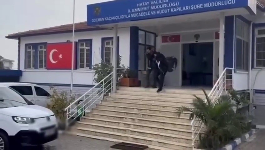 Hatay’da polis ekiplerinin göçmen kaçakçılığına yönelik yürüttüğü çalışmalarda 6 düzensiz