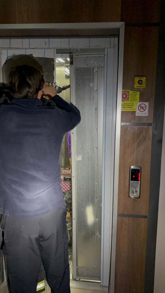 Hatay’ın İskenderun ilçesinde iki farklı apartmanda meydana gelen asansör arızaları,