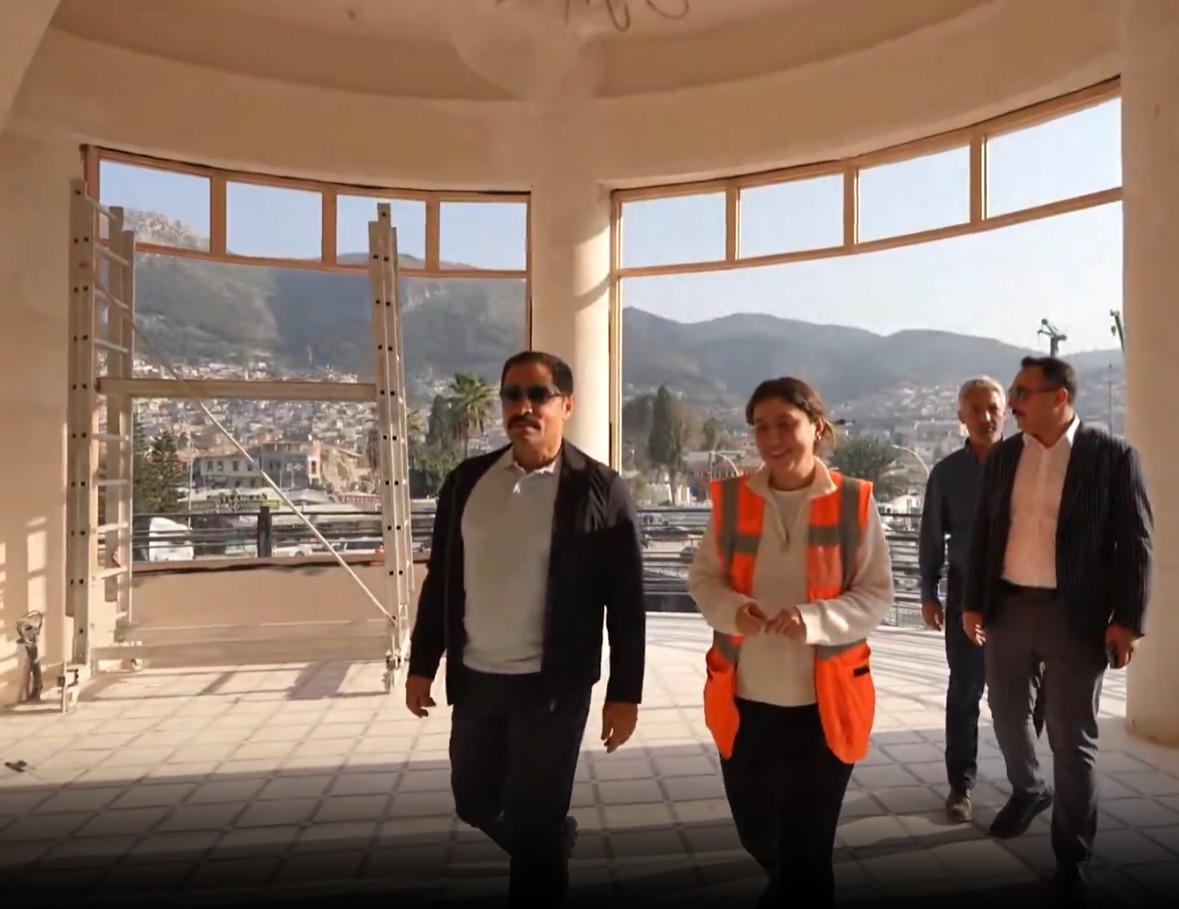 Hatay Valisi Mustafa Masatlı, Tarihi Meclis Binası ve Tarihi Adalı