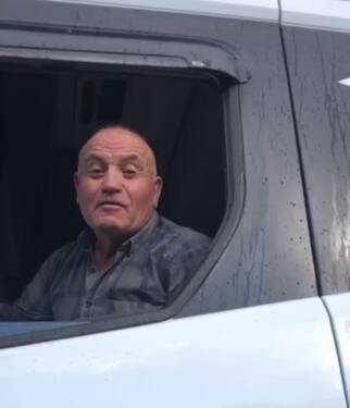 Hatay’ın İskenderun ilçesinde bir tır sürücüsünün navigasyon cihazı yönlendirmesiyle yanlışlıkla