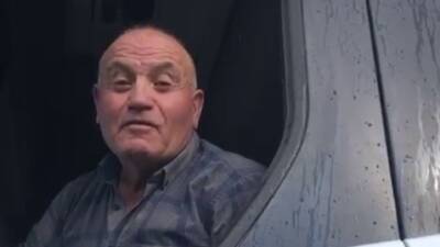 Hatay’ın İskenderun ilçesinde bir tır sürücüsünün navigasyon cihazı yönlendirmesiyle yanlışlıkla