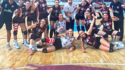 Türkiye Kadınlar Voleybol 2. Ligi’nde şampiyonluk hedefiyle yoluna devam eden
