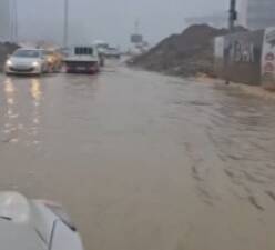 Antakya’da yetkili birimler her ne kadar bazı yolların açıldığını açıklasa