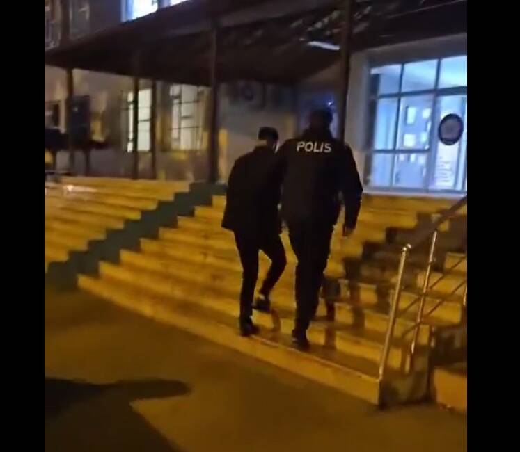 Vergi suçundan aranan Şahıs Defne’de Yakalandı Hatay Emniyet Müdürlüğü ekipleri, hakkında kesinleşmiş hapis cezası bulunan firari