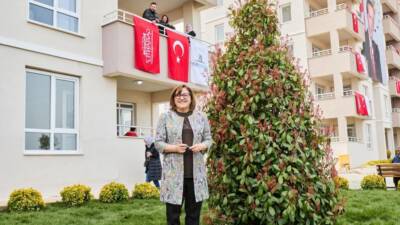 Gaziantep’te en az dört çocuklu ailelere kurasız konut verilirken, Hataylı