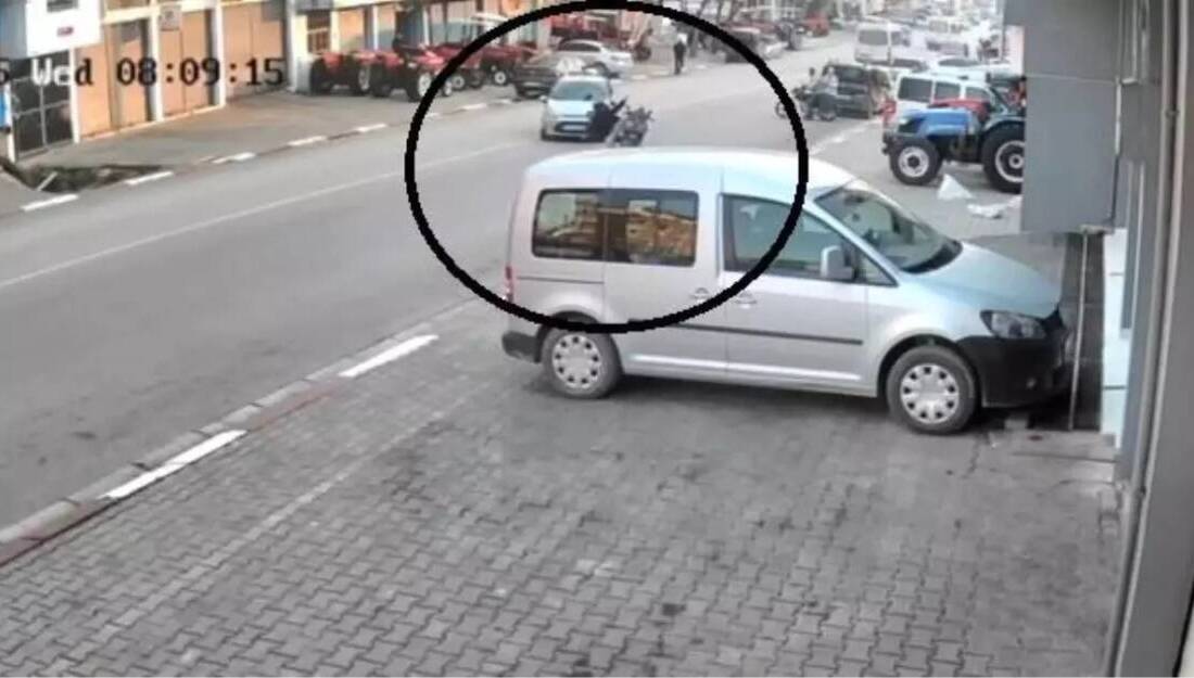 Hatay’ın Altınözü ilçesinde otomobil ile motosikletin çarpışması sonucu iki kişi