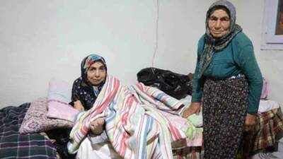 Hatay’ın Yayladağı ilçesinde yaşayan 80 yaşındaki Nazmiye Sözalan, doğuştan bedensel