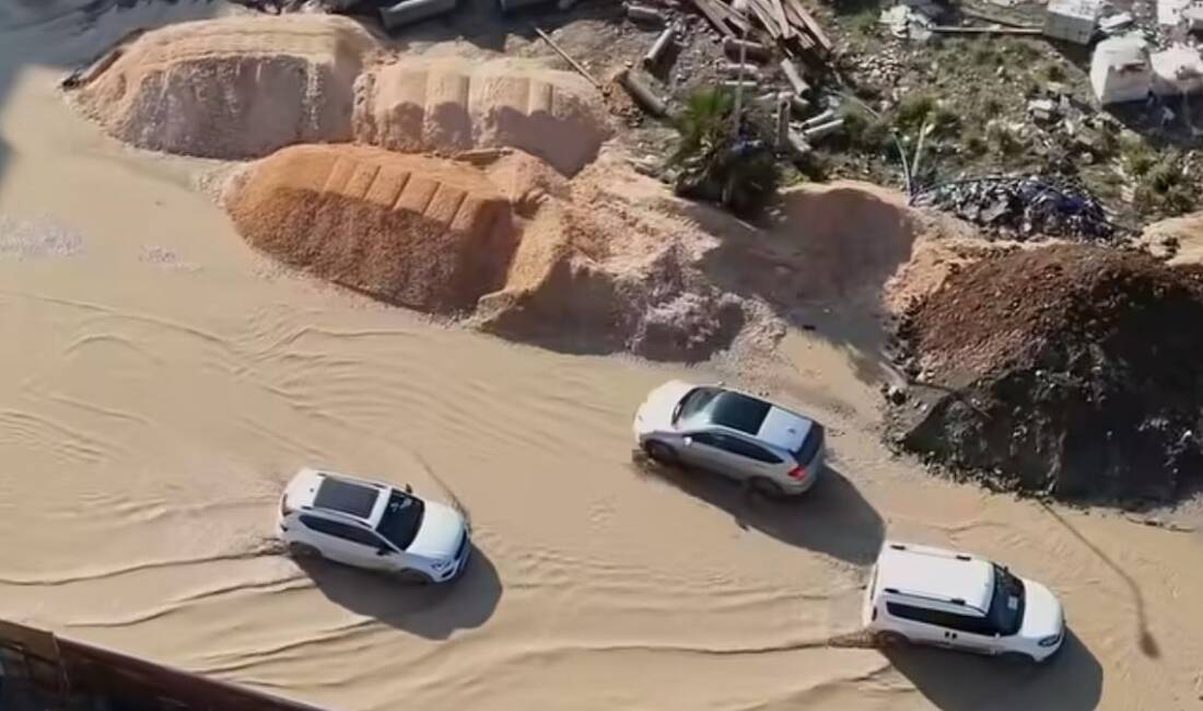 Antakya’da yol krizi: “Bu çileyi hak etmiyoruz!” Hatay’ın Antakya ilçesinde özellikle 75. Yıl Bulvarı ile İl Milli