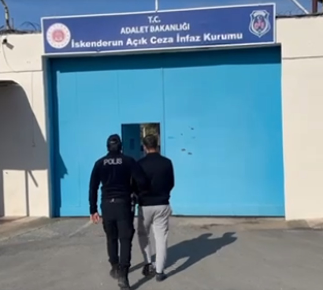 Hatay Emniyet Müdürlüğü’nün aranan şahıslara yönelik yürüttüğü operasyonlar kapsamında, hakkında