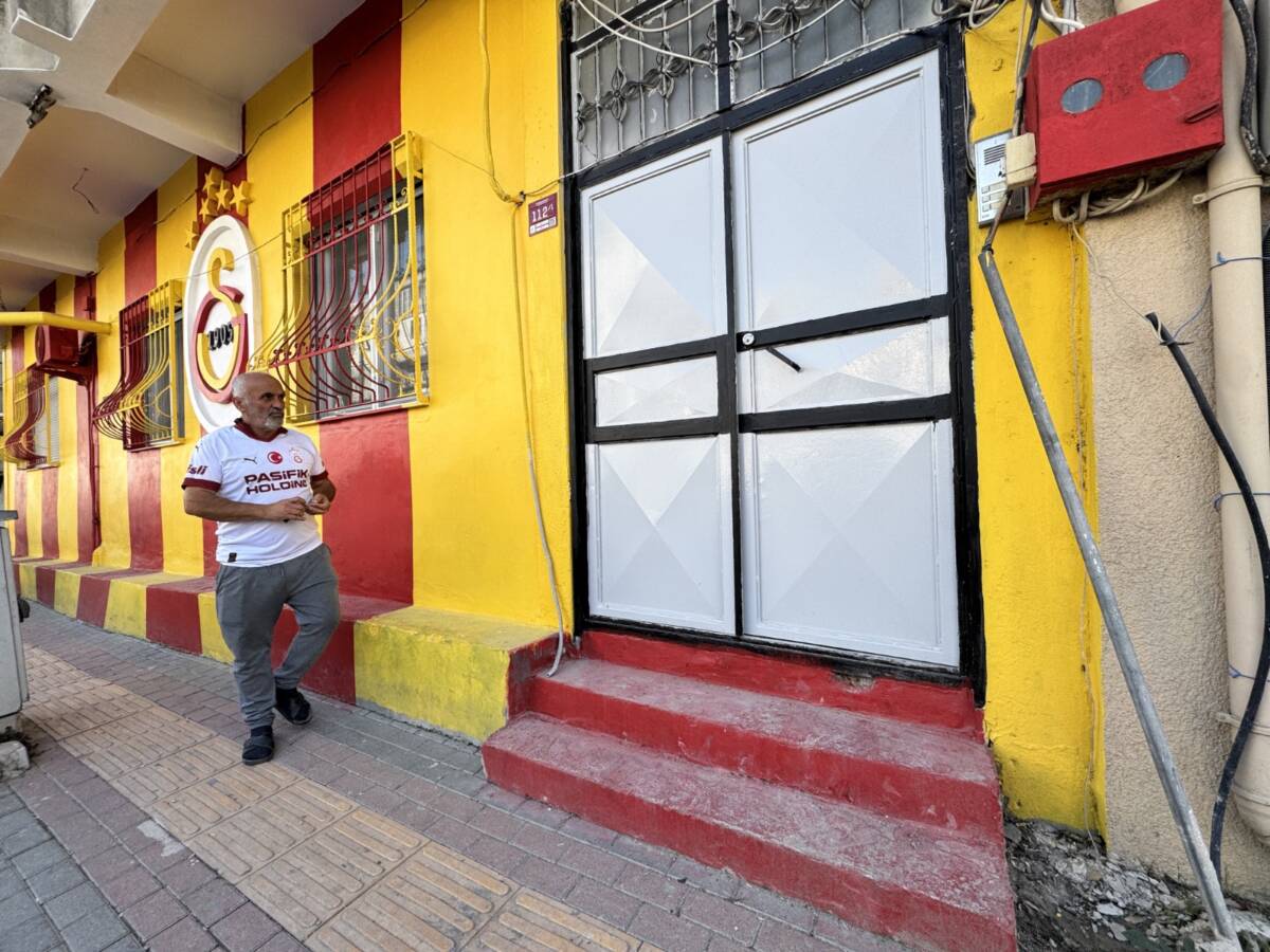 Hatay’ın Altınözü ilçesinde 61 yaşındaki Yakup Bolatoğlu, taraftarı olduğu Galatasaray’ın