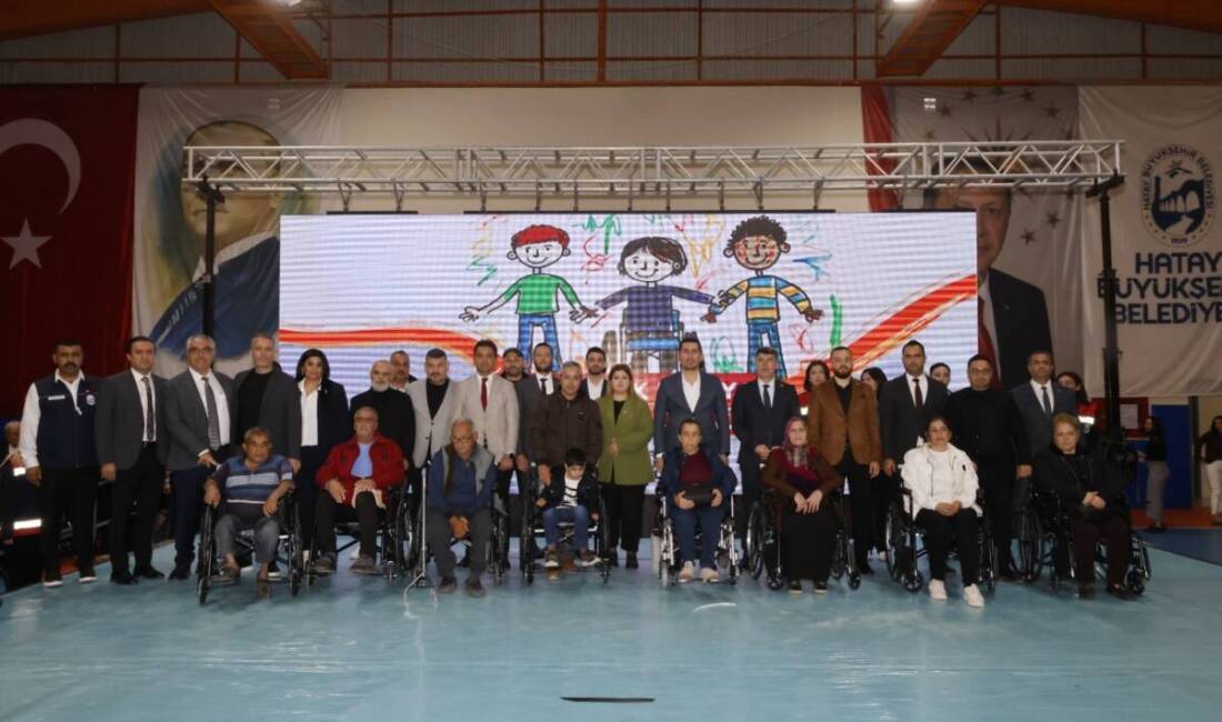 HBB’den 3 Aralık’a Anlamlı Dokunuş: “Önce İnsan” Hatay Büyükşehir Belediyesi (HBB), 3 Aralık Dünya Engelliler Günü dolayısıyla