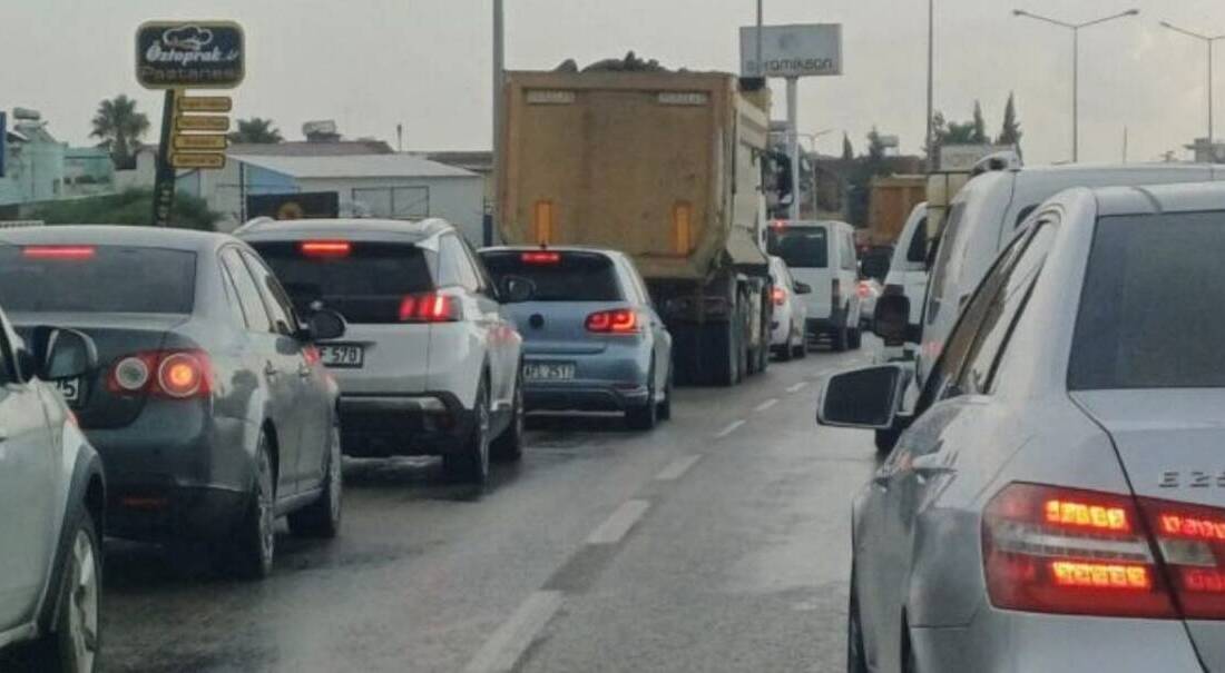 Antakya’da altyapı çalışmaları nedeniyle trafik planlaması yeniden şekillendi. Atatürk Caddesi