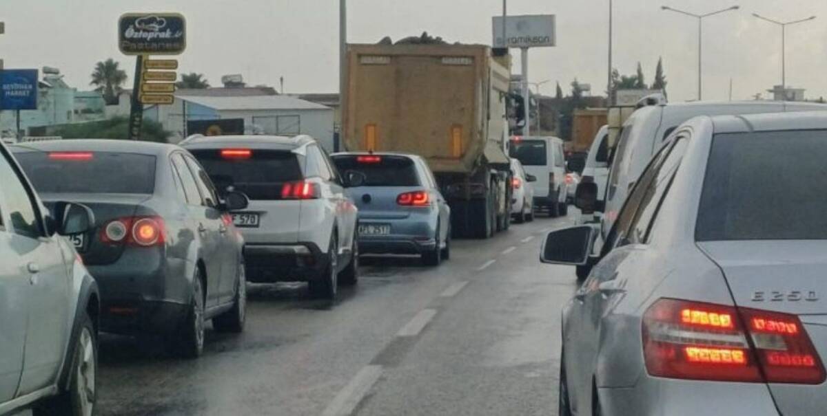 Antakya’da altyapı çalışmaları nedeniyle trafik planlaması yeniden şekillendi. Atatürk Caddesi