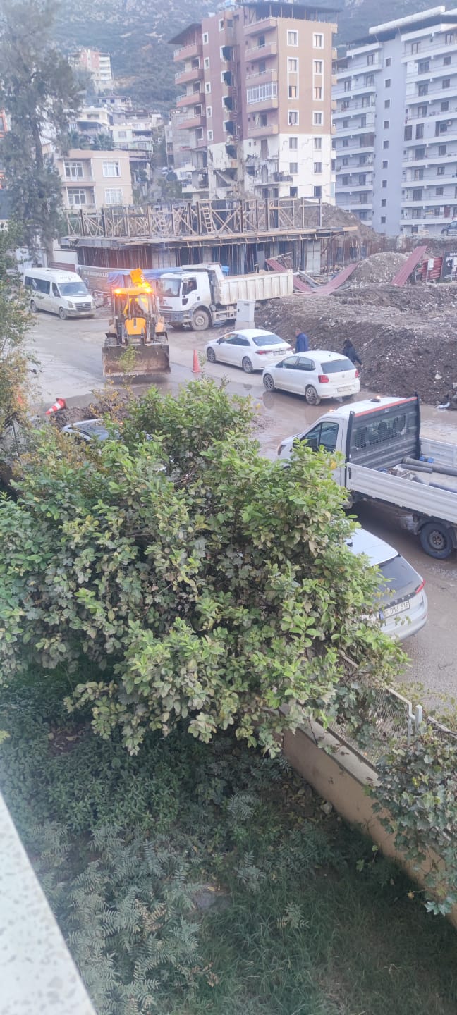 Hatay’ın Defne ilçesi Sümerler Mahallesi’nde günlerdir süren temiz su hattı