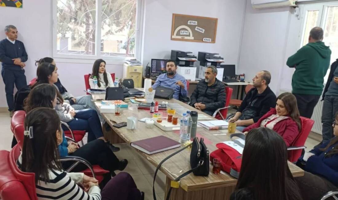 Öğretmen Sendikası TÖB-SEN, yeni adı Hüsnü Özyeğin Anadolu Lisesi olan