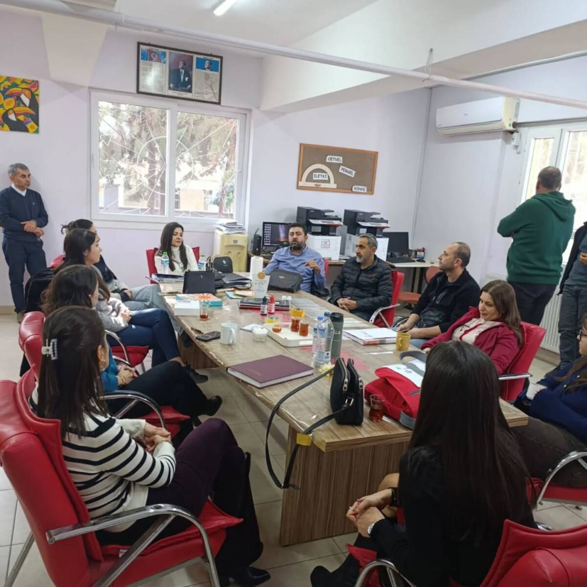 Öğretmen Sendikası TÖB-SEN, yeni adı Hüsnü Özyeğin Anadolu Lisesi olan