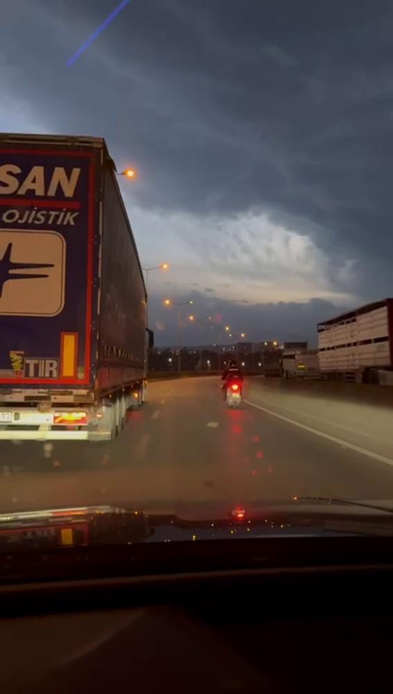 Hatay’da etkisini artıran kuvvetli fırtına, özellikle kıyı ilçelerinde yaşamı olumsuz