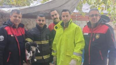 Antakya’nın Kuyulu Mahallesi’nde bir apartmandan yükselen yardım çığlığı, itfaiye ekiplerini