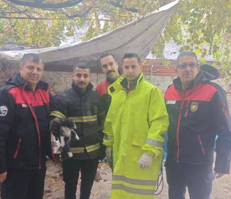 Hatay’da apartmandan yükselen yardım sesi kurtuluşa dönüştü Antakya’nın Kuyulu Mahallesi’nde bir apartmandan yükselen yardım çığlığı, itfaiye ekiplerini