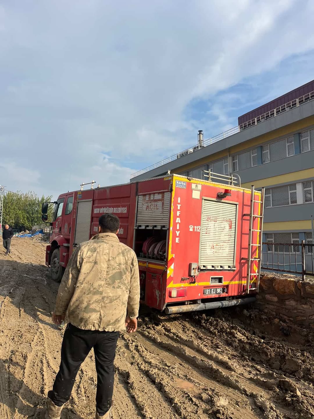 Hatay’ın Kırıkhan ilçesine bağlı Özyörük Mahallesi günlerdir devam eden su