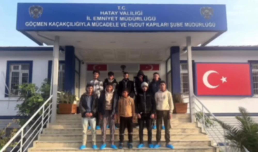 Avrupa Hayali Kamyonet Kasasında Bitti Hatay’da Avrupa ümidiyle yola çıkan 10 kaçak göçmen, polis ekiplerinin