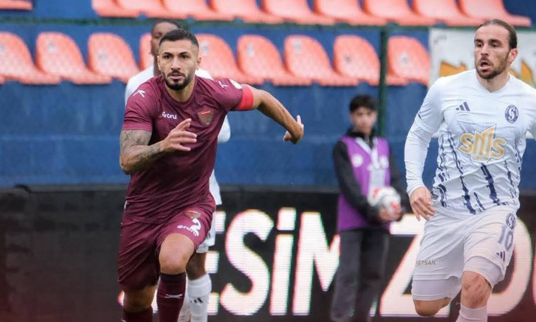 Hatayspor’un Sarıyer’e 3–0 yenilmesi bardağı taşırdı Hatayspor’un sahasında Sarıyer’e 3–0 mağlup olması, bordo-beyazlı camiada büyük bir