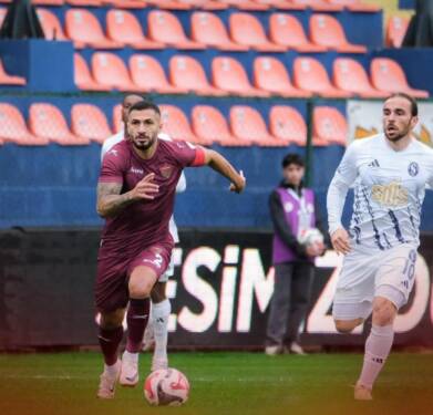 Hatayspor’un sahasında Sarıyer’e 3–0 mağlup olması, bordo-beyazlı camiada büyük bir