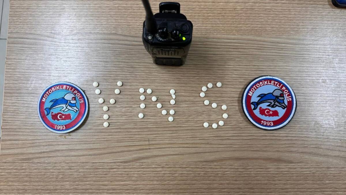 Samandağ’da düzenlenen operasyonda 2 kişi gözaltına alındı, sürücüye ehliyetsiz araç