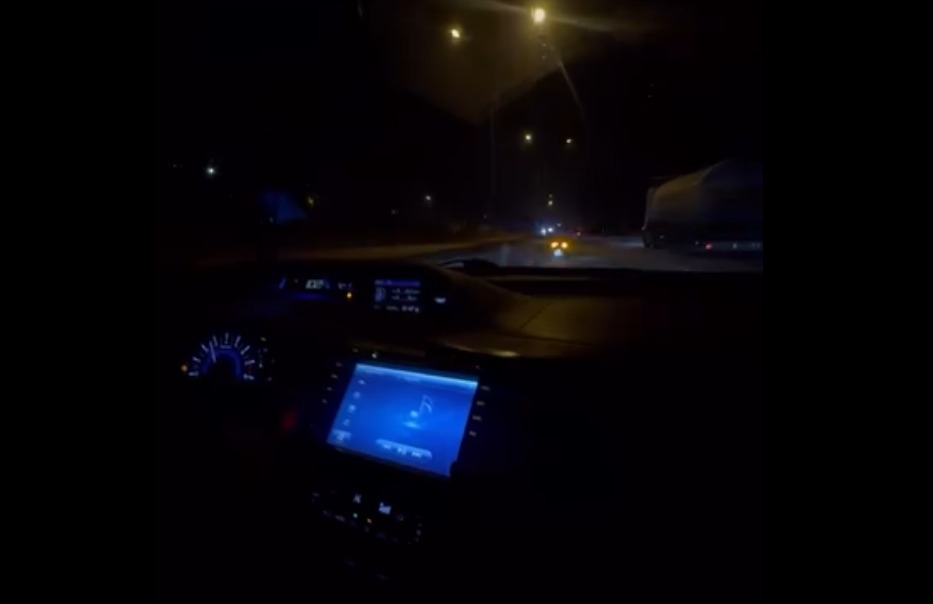 Trafiği tehlikeye atan gösteri pahalıya patladı Hatay Emniyet Müdürlüğü ekipleri, trafik güvenliğini tehlikeye atan bir motosiklet