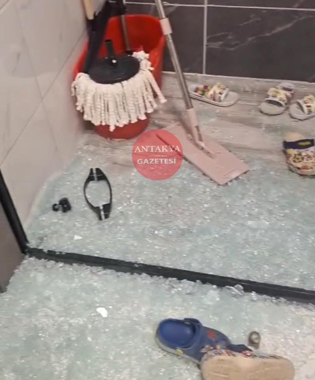 Hatay’ın Gülderen Mahallesi’ndeki TOKİ konutlarında büyük bir tehlike atlatıldı. DC