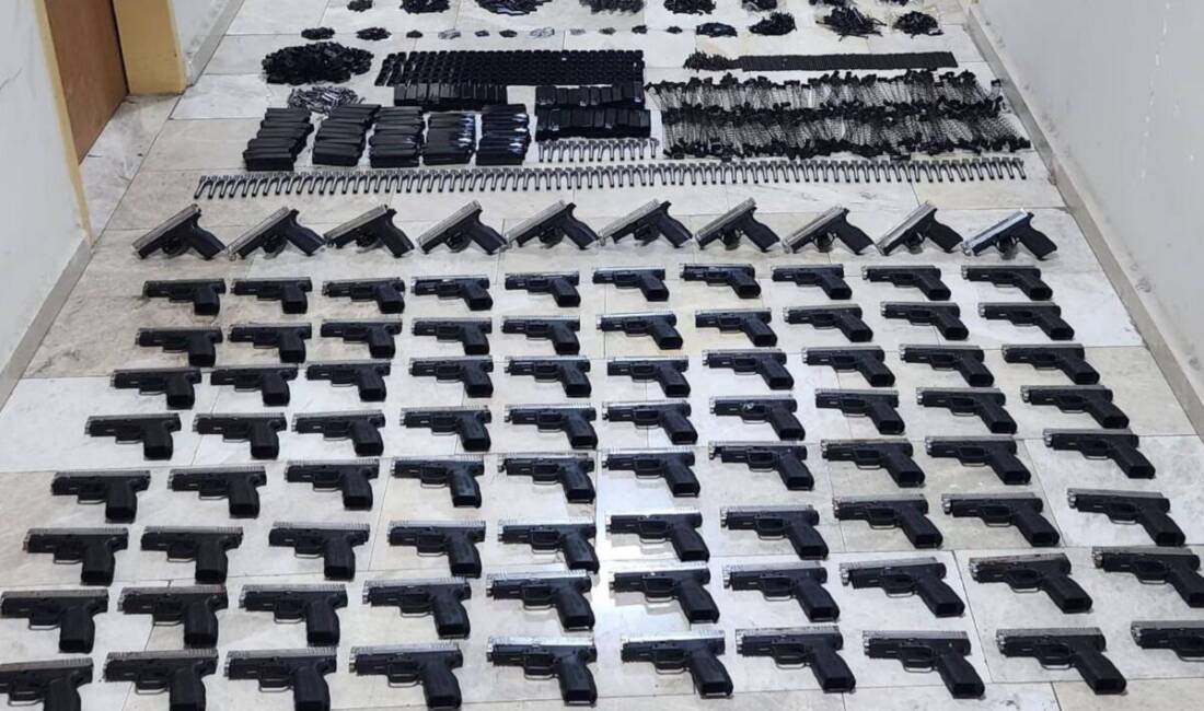Hatay’a silah yağmuru durduruldu Hatay Emniyet Müdürlüğü ekipleri, kaçakçılıkla mücadele kapsamında yürüttükleri çalışmalar sonucu