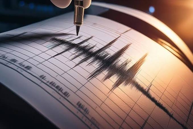 Ege ve Marmara’da hissedilen deprem korkuttu Balıkesir Valisi İsmail Ustaoğlu, sabah saat 10.06’da Sındırgı ilçesinde meydana