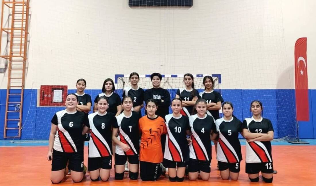 Hatay genelinde düzenlenen liseler arası yüzme turnuvasında, Arsuz TEK Kampüs