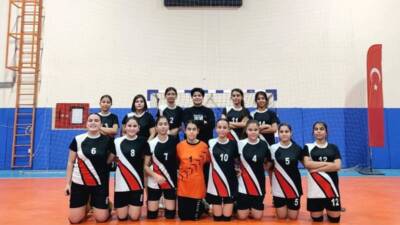 Hatay genelinde düzenlenen liseler arası yüzme turnuvasında, Arsuz TEK Kampüs