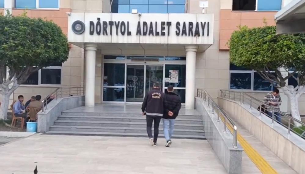 Kesinleşmiş cezaları vardı: Dörtyol polisi firarileri yakaladı Hatay Emniyet Müdürlüğü ekipleri, kent genelinde aranan şahısların yakalanmasına yönelik