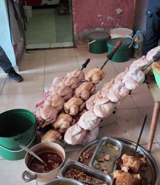 Zabıta denetimde şok oldu Hatay’ın Kırıkhan ilçesinde zabıta ekiplerinin gerçekleştirdiği denetimde, bir dönerci dükkânında