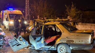 Hatay’ın Dörtyol ilçesinde iki otomobilin çarpıştığı trafik kazasında her iki