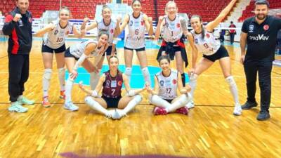 Hatay Voleybol Spor Kulübü, deplasmanda karşılaştığı Seyhan Belediye Spor Kulübü’nü