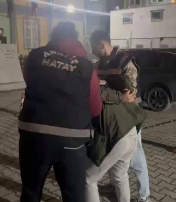Hatay’ın Antakya ilçesinde polis ekiplerinin yürüttüğü çalışma kapsamında iki ayrı