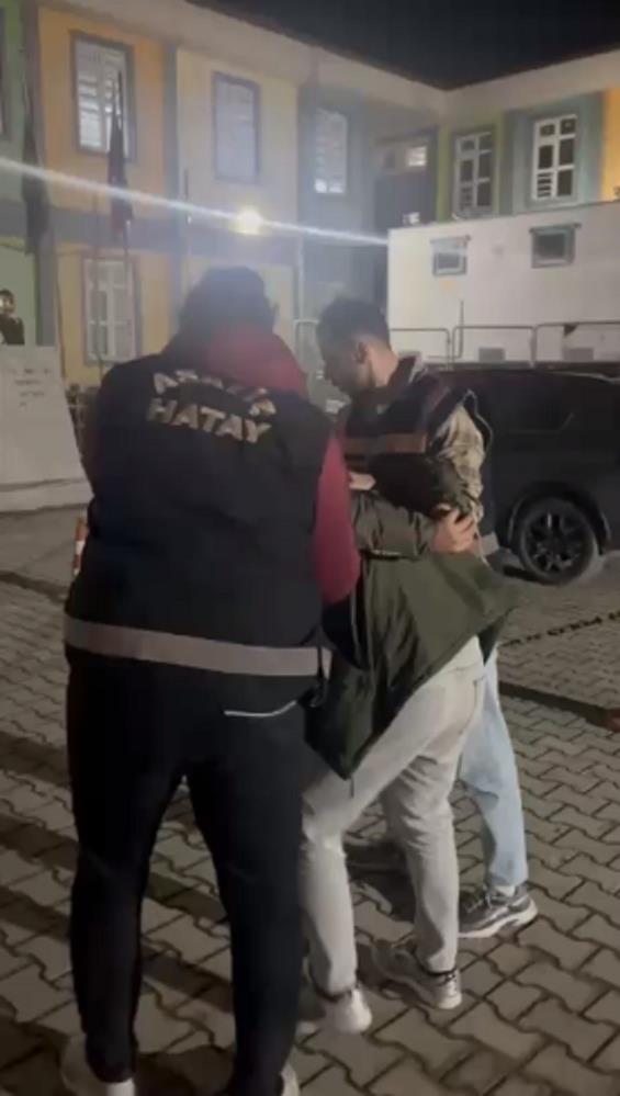 Hatay’ın Antakya ilçesinde polis ekiplerinin yürüttüğü çalışma kapsamında iki ayrı